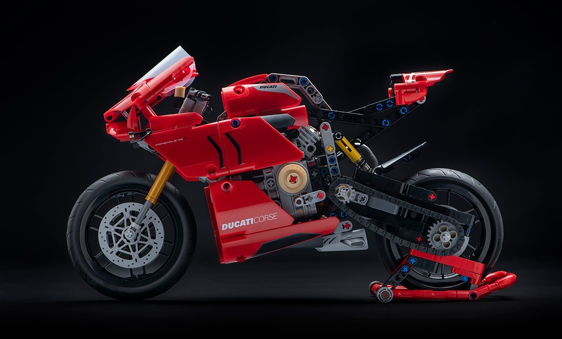 Emoción y diversión con la Ducati Panigale V4 R LEGO® Technic™