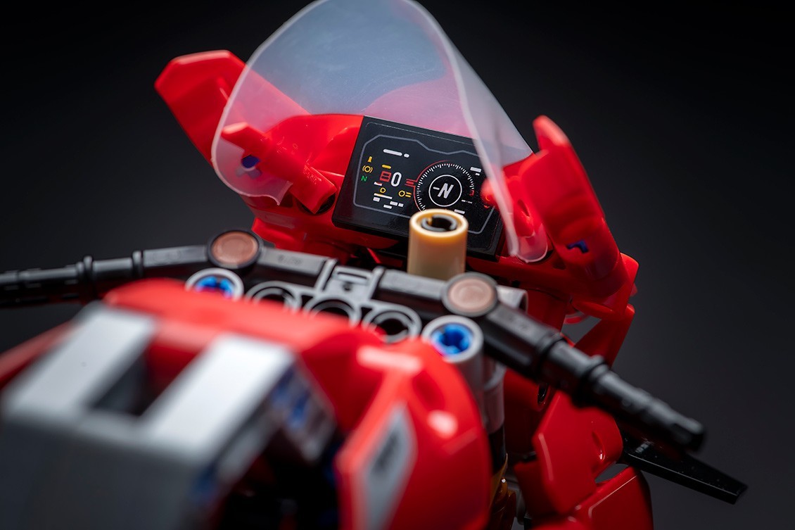 Emoción y diversión con la Ducati Panigale V4 R LEGO® Technic™