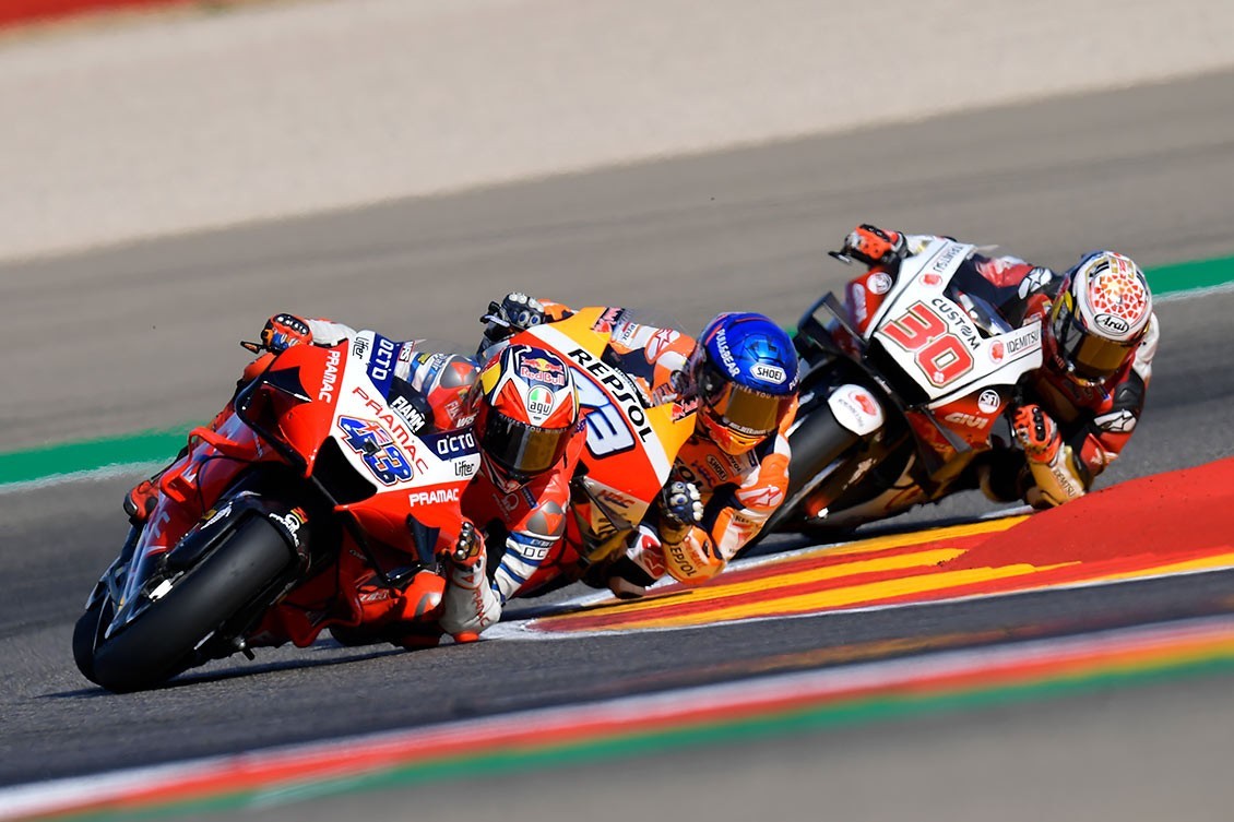 Rins reina en MotorLand, Mir toma el liderazgo del campeonato