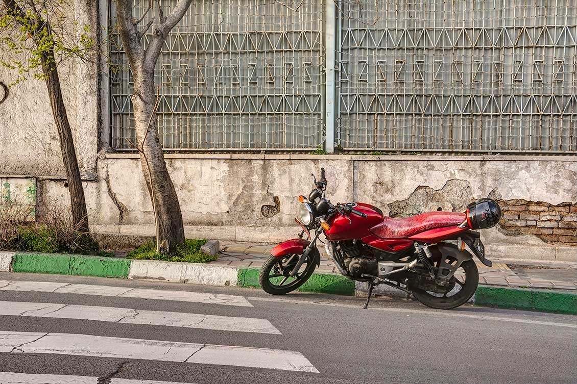 ¿Te pueden multar por llevar la cámara en el casco?