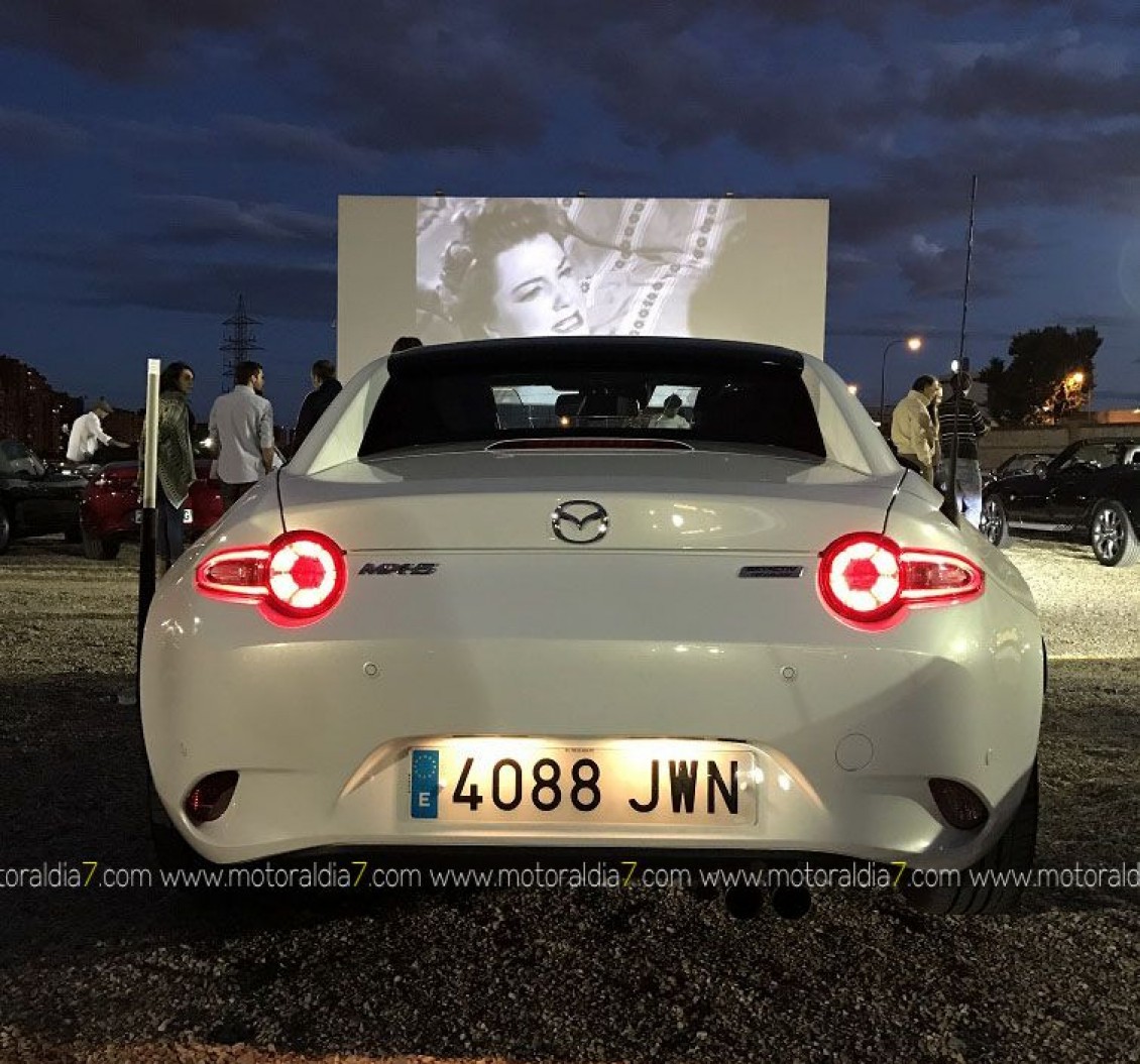 50 Mazda MX-5 disfrutan del cine