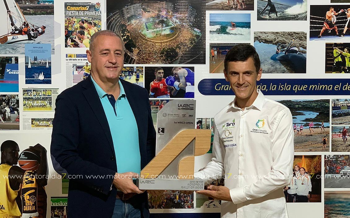Francisco Castellano, consejero de Deportes del Cabildo de Gran Canaria,  recibe a Rogelio Peñate