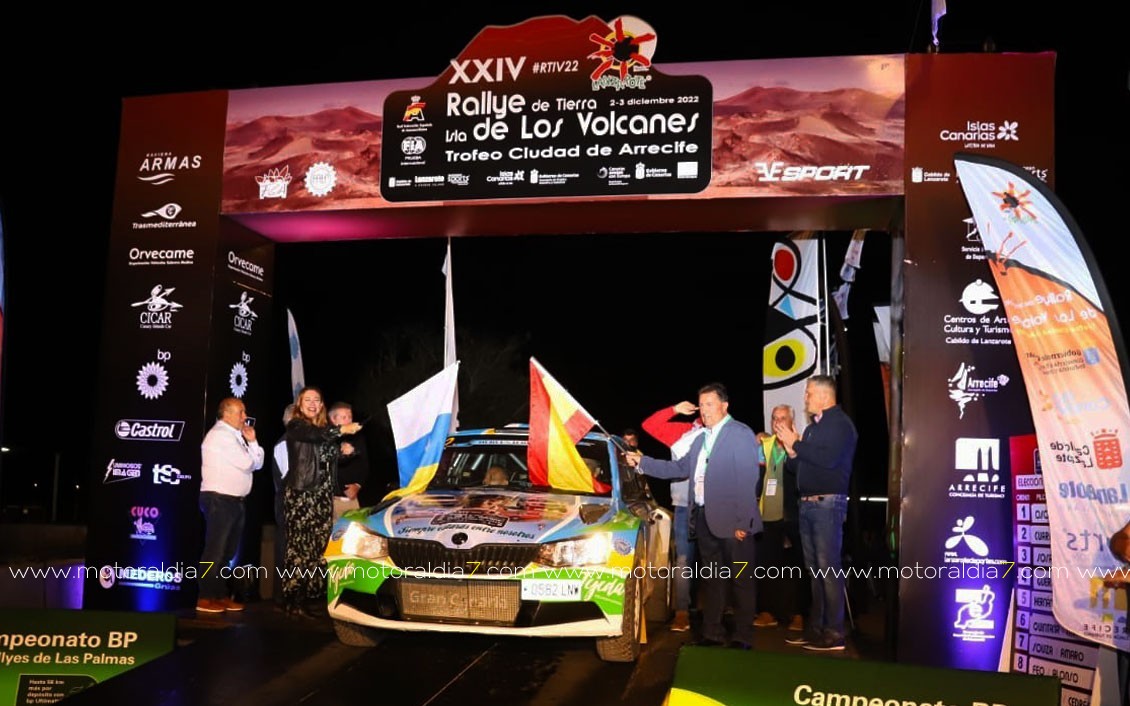 Banderazo de salida en el Rally Isla de Los Volcanes