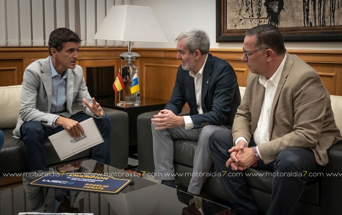 El presidente de Canarias, Fernando Clavijo, felicitó al copiloto grancanario Rogelio Peñate