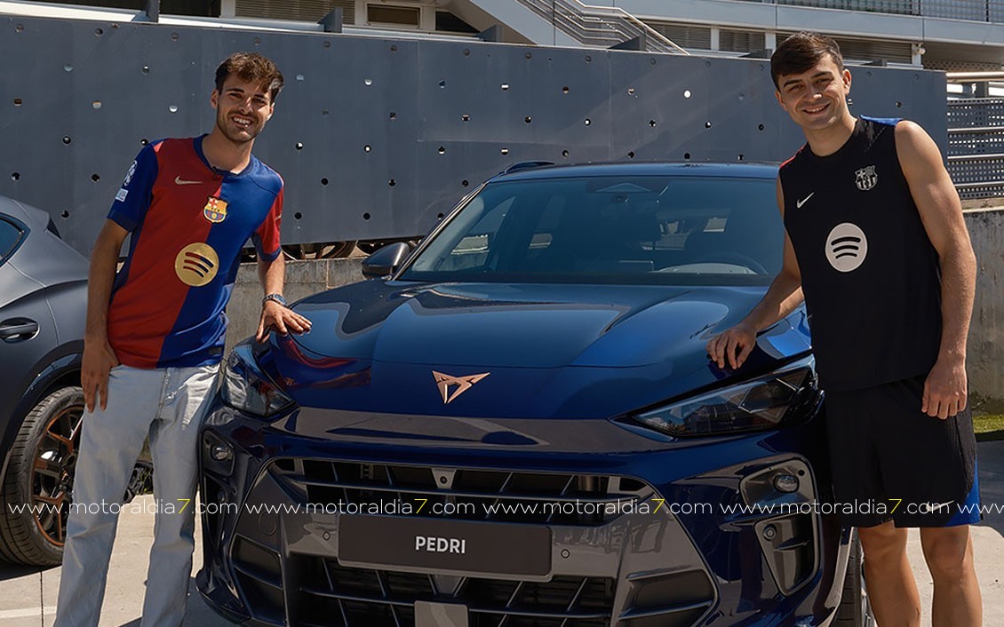 Los jugadores del Barcelona reciben sus nuevos CUPRA