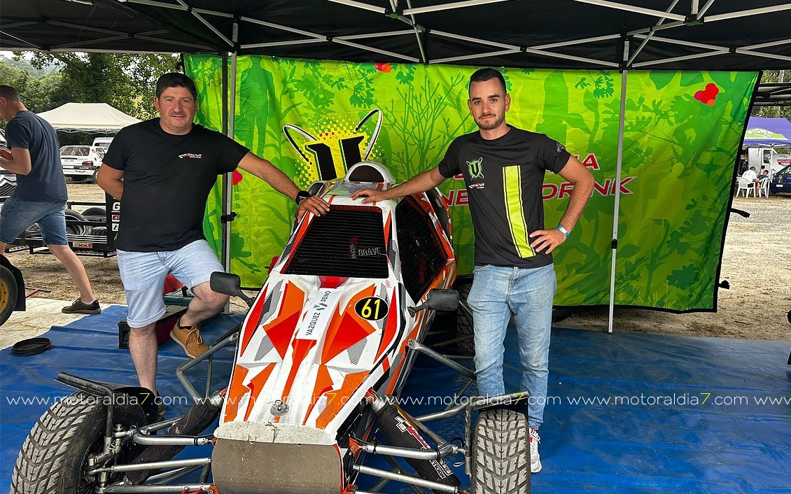 Simón Medina disfrutó de su premio en  el Autocross de Arteixo 2025