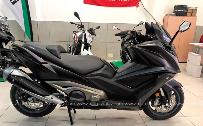  AK550 El Buque Insignia de Kymco